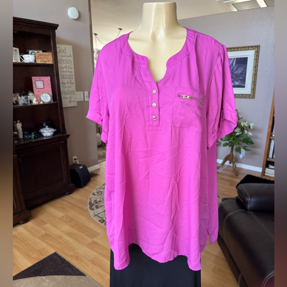 Avenue pink short sleeve Vneck blouse w/ pocket-size 18/20